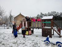 groupe_enfants_jeux_sous_la_neige