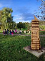 groupe-enfants-du-peri-participants-grand-jeu-geocaching-dans-parc-de-Buding