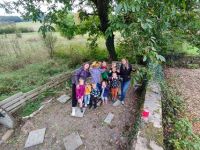 epouvantail-halloween-du-peri-dans-notre-jardin-au-moulin-de-Buding-avec-des-grimaces